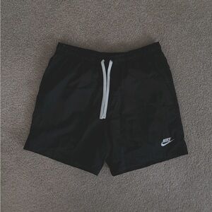 Nike sportswear essential shorts